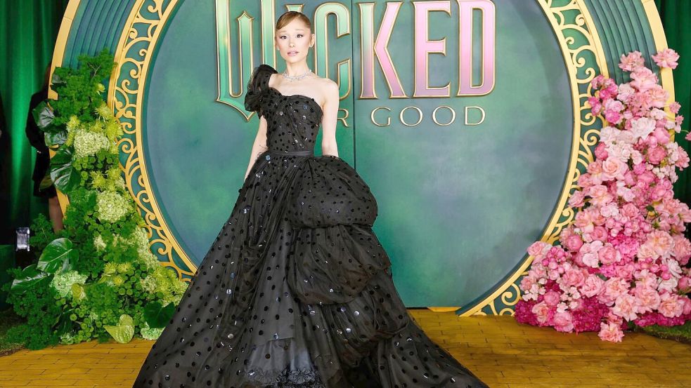 Bei der Premiere in Singapur erlebt Ariana Grande einen Schreckmoment.(Archivbild) Foto: Scott A Garfitt/Invision/AP/dpa