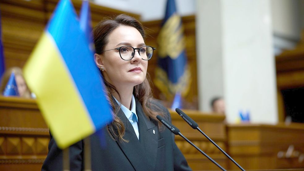 Die ukrainische Regierungschefin Julia Swyrydenko hat eine schärfere Kontrolle von Staatsbetrieben angekündigt. (Archivbild) Foto: Vadym Sarakhan/AP/dpa
