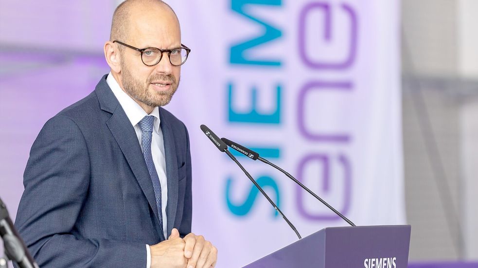 Mahnt angesichts langer Lieferzeiten zu schnellen Ausschreibungen für die geplanten neuen Gaskraftwerke: Siemens-Energy-Chef Bruch. (Archivbild) Foto: Daniel Karmann