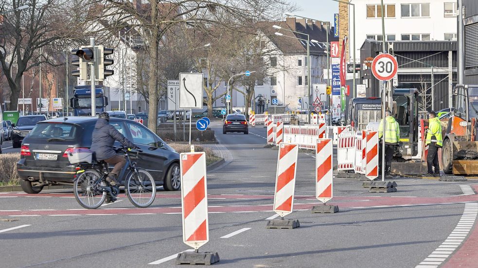 Seit über einem Jahr wird an der Hannoverschen Straße in Osnabrück gebaut. Jetzt wandern die Arbeiten in den nächsten Abschnitt. Foto: Jörn Martens