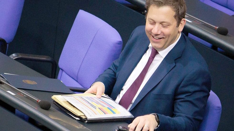 Finanzinister Lars Klingbeil (SPD) bringt bald seinen zweiten Haushalt ins Ziel. Foto: Carsten Koall/dpa