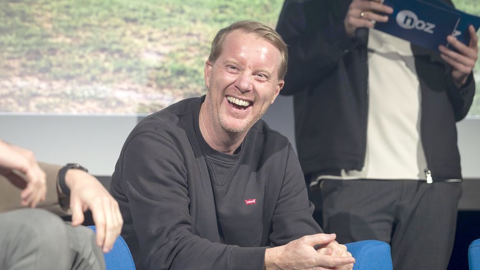 Mit Spaß bei der Sache: VfL-Trainer Timo Schultz ist mit Spaß bei der Sache. Foto: Swaantje Hehmann