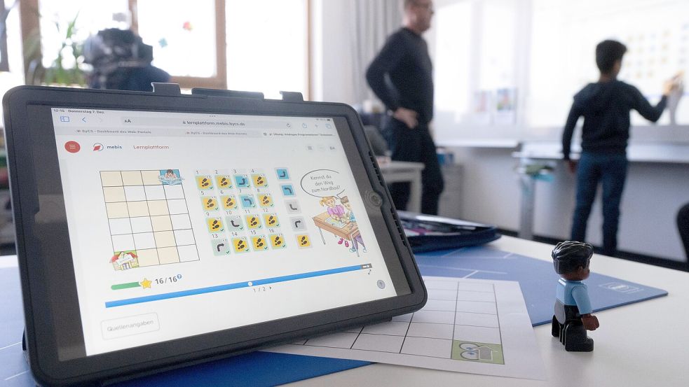 Der niedersächsische Bildungsserver ist gestört: Schüler können ebenso wie die Lehrkräfte nur schwer Unterrichtsmaterial auf ihre digitalen Geräte laden. Foto: dpa/Sven Hoppe