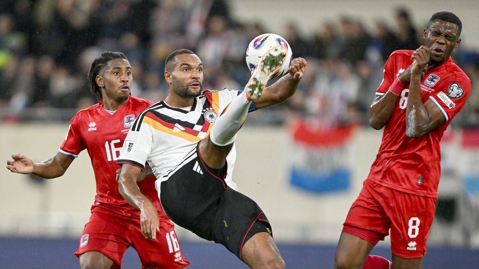 Jonathan Tah hatte in seinem ersten Spiel als DFB-Kapitän mehr Arbeit als gedacht. Foto: Federico Gambarini