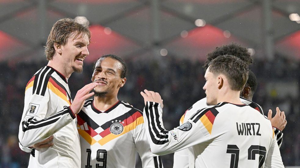 Vorbereiter Sané und Torjäger Woltemade können nach dem mühsamen Sieg in Luxemburg jubeln. Foto: Federico Gambarini