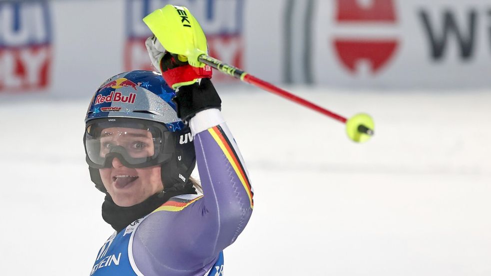 Emma Aicher fuhr überraschend auf das Podium beim Weltcup-Slalom in Levi. Foto: Marco Trovati/AP/dpa