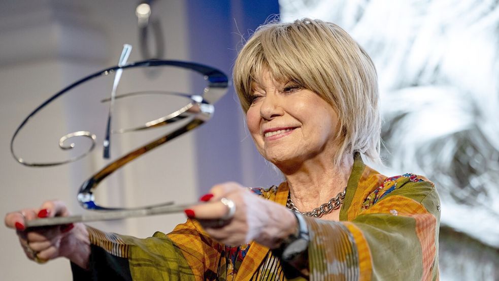 Judy Winter, Schauspielerin, reagiert auf den Götz-George-Preis 2025. Foto: Fabian Sommer/dpa