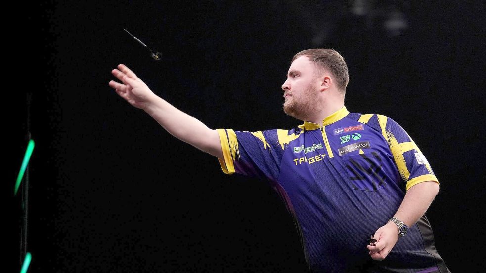 Titelgewinn und Platz eins: Darts-Wunderkind Luke Littler. Foto: Martin Rickett