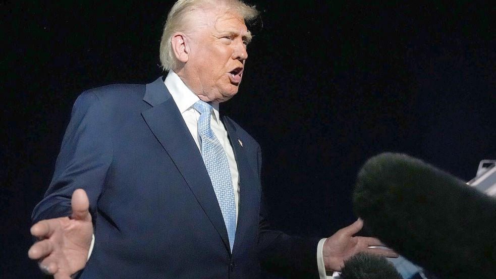 Trump stellt sich jetzt hinter eine Abstimmung zu den Epstein-Akten. Foto: Manuel Balce Ceneta/AP/dpa