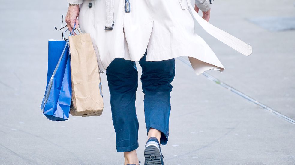 Die Deutschen wollen dieses Jahr sparsamer shoppen. Foto: Imago Images/Michael Gsettenbauer