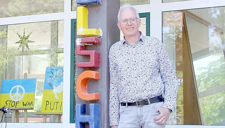 Johannes Akkermann ist Borkumer und ehemaliger Leiter der Inselschule. Er beschäftigt sich intensiv mit dem Klaasohm-Fest. Foto: Florian Ferber/Archiv