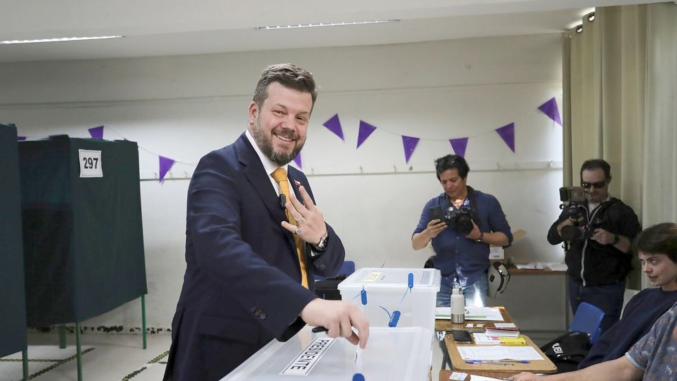 Der ultrarechte Bewerber Kaiser erzielte aus dem Stand einen Achtungserfolg. Foto: Cristobal Escobar/AP/dpa
