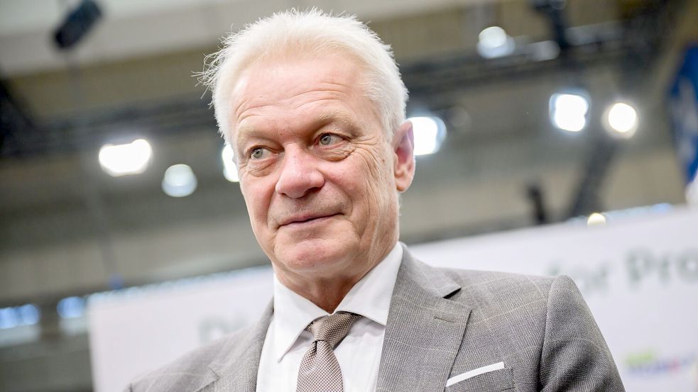 Wegen eines technischen Defektes am Flugzeug musste Bundesagrarminister Alois Rainer einen Flug in die USA umplanen. Foto: Julian Stratenschulte