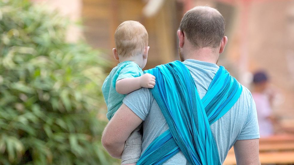 Hat sich die Rolle des Mannes in der Gesellschaft verändert? Oder wandelt sie sich bereits wieder zurück? (Symbolbild) Foto: Monika Skolimowska/dpa-Zentralbi