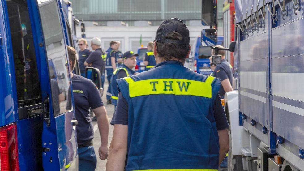 THW-Mitarbeiter bei der Evakuierung in Osnabrück am 17. Juni 2025. Foto: Benjamin Beutler