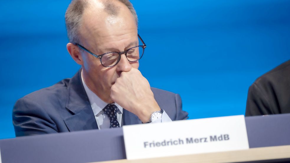 Bundeskanzler Friedrich Merz auf dem Deutschlandtag der Jungen Union in Rust. Dort waren auch Vertreter aus der Stadt und dem Landkreis Osnabrück präsent. Foto: imago images/Chris Emil Janßen