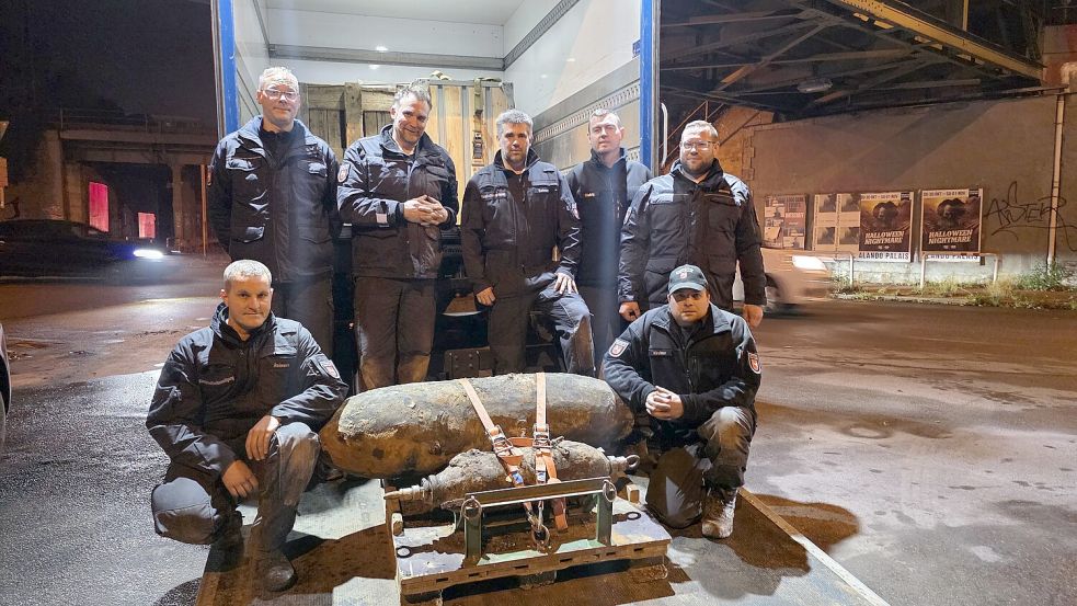 Unschädlich gemacht: Diese 1000- und 100-Pfund-Bomben können keinen Schaden mehr anrichten. Sie wurden bei der Bombenräumung am 09. November 2025 im Lokviertel entschärft. Zwei weitere wurden vom KBD gesprengt. Foto: Claudia Sarrazin