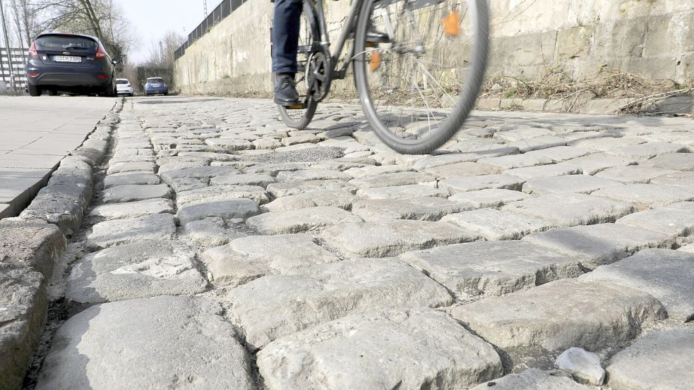 Die Turnerstraße in Osnabrück: Teil einer Veloroute, für Radfahrer aber kaum befahrbar. Foto: Jörn Martens