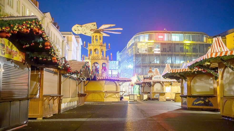 Der Magdeburger Weihnachtsmarkt wartete bis zuletzt auf die offizielle Genehmigung - nun kann es übermorgen losgehen. (Archivbild) Foto: Klaus-Dietmar Gabbert