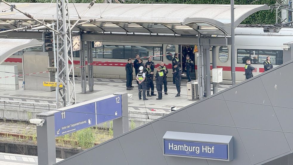 Fast sechs Monate nach der Tat beginnt am Landgericht Hamburg ein Prozess gegen die mutmaßliche Messerstecherin. (Archivbild) Foto: Christian Charisius/dpa