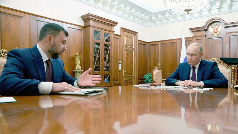 Der von Moskau eingesetzte Besatzungschef für Donezk, Denis Puschilin, hat nach ukrainischen Drohnenangriffen auf Wärmekraftwerke den regionalen Notstand ausgerufen. (Archivbild) Foto: Gavriil Grigorov/Pool Sputnik Kr