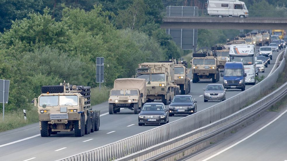 In Notfallsituationen sollen Militärs künftig von bestimmten Regeln für den Güterverkehr ausgenommen werden. (Archivbild) Foto: Friso Gentsch/dpa