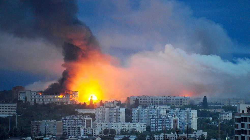Charkiw liegt nahe der russischen Grenze und wird immer wieder beschossen. (Archivbild) Foto: Anatolii Lysianskyi/AP/dpa