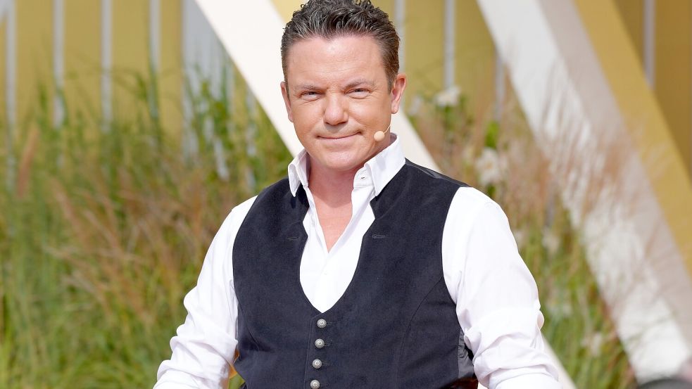 Stefan Mross moderiert seit 20 Jahren die Schlagersendung „Immer wieder sonntags“. Foto: IMAGO/HOFER