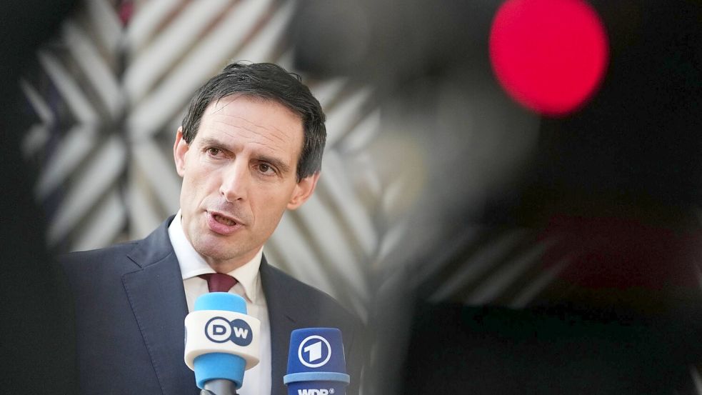 Hoekstra kündigt an, dass die EU auf dem Klimagipfel für mehr Ehrgeiz kämpfen will. Foto: Virginia Mayo/AP/dpa