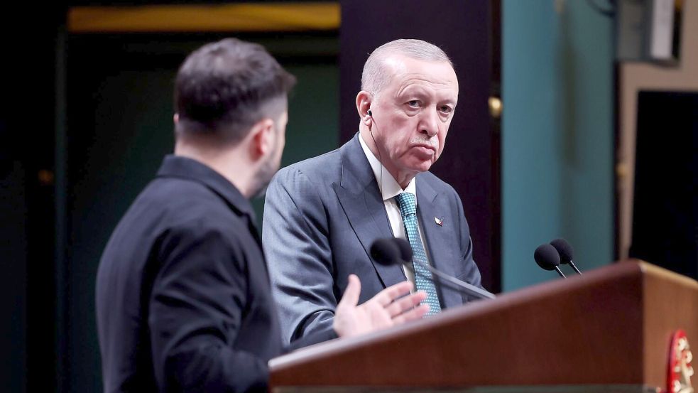 Selenskyj dankt der Türkei für ihre Vermittlerrolle, doch Hoffnungen setzt er auf US-Präsident Trump. Foto: Yavuz Ozden/DIA Photo/AP/dpa
