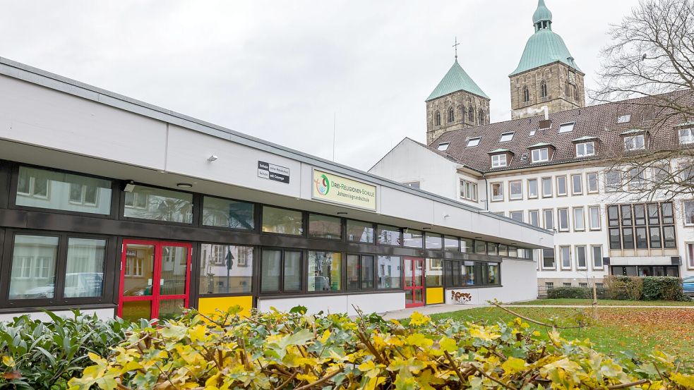 Die Drei-Religionen-Schule in Osnabrück bietet das, was sich viele Eltern von Grundschulkindern wünschen: Eine dritte Abholzeit um 14.15 Uhr. An den Schulen in städtischer Trägerschaft gibt es diese nicht. Foto: Jörn Martens