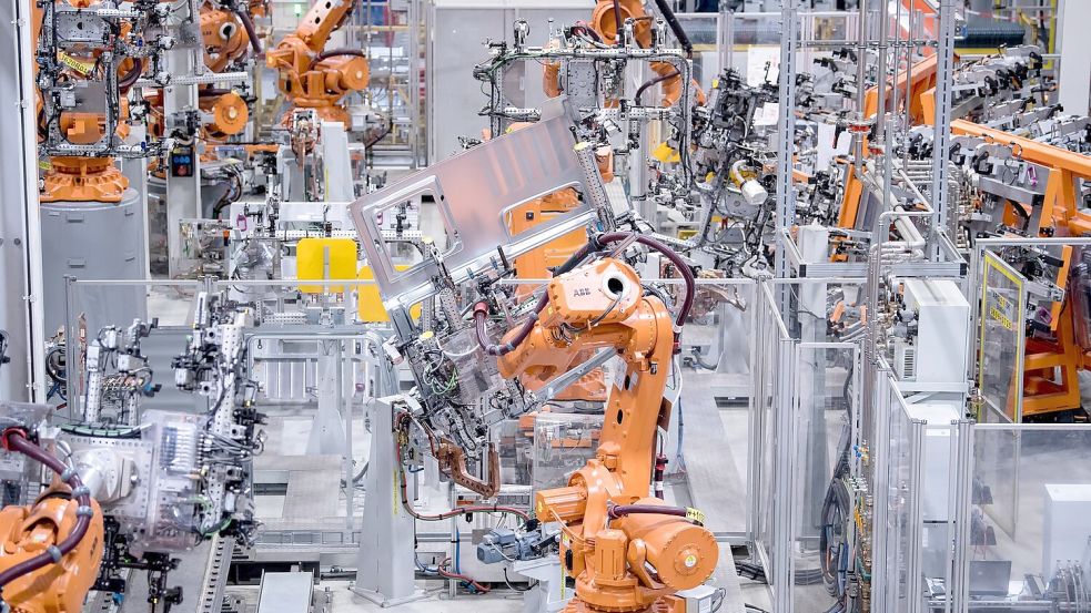 In der deutschen Autobranche arbeiten so wenige Menschen wie seit Mitte 2011 nicht mehr. (Archivbild) Foto: Sven Hoppe/dpa