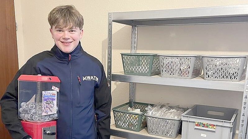 Aiko von der Lage betreibt mit Anfang 20 zwischen 400 und 450 Kaugummiautomaten. Foto: privat