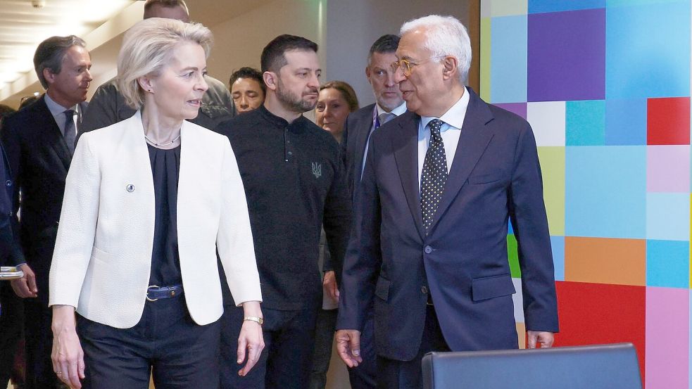 Tauschten sich telefonisch zur Lage aus: Ursula von der Leyen, Wolodymyr Selenskyj und António Costa. (Archivbild) Foto: Geert Vanden Wijngaert/Pool AP/d