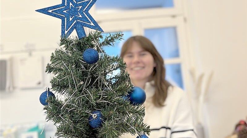 Klassischerweise werden Weihnachtsdeko und Tannenbaum erst nach dem Totensonntag aufgestellt. Aber warum? Foto: Eva van Loh