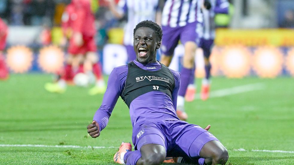 Der Jubel nach dem erlösenden Tor: Ismail Badjie führte den VfL Osnabrück zum 1:0-Sieg gegen den FC Ingolstadt. Foto: Michael Titgemeyer