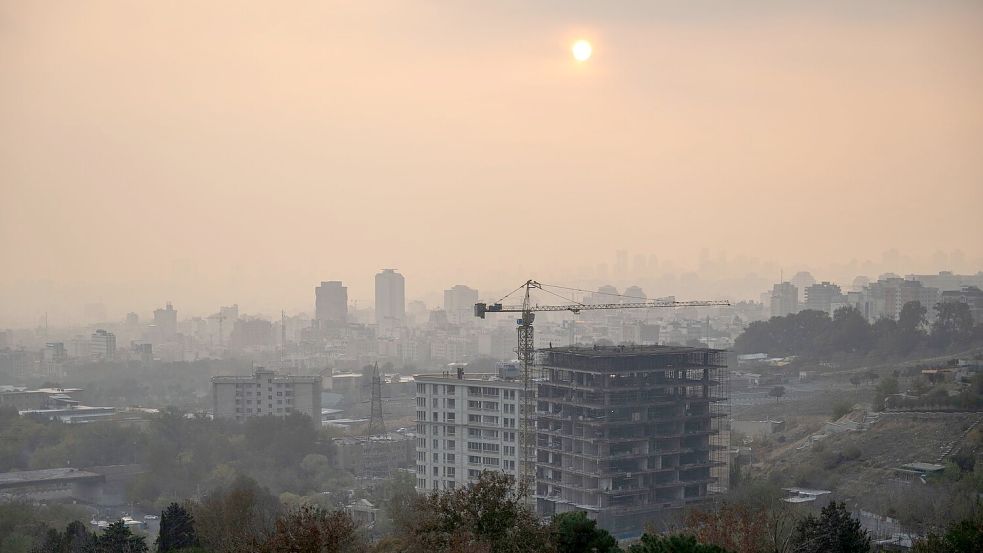 Wegen der drastischen Luftverschmutzung in Teheran hat die Umweltbehörde der Hauptstadt eine Warnung an die Bevölkerung ausgesprochen. (Archivbild) Foto: Arne Immanuel Bänsch