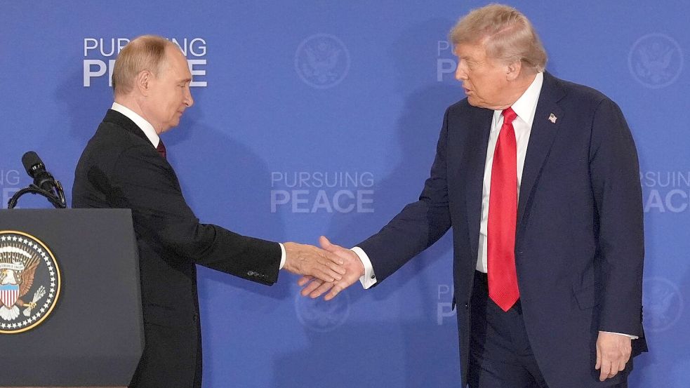 Von Europäern wird Trump vorgeworfen, zu stark auf Forderungen von Russlands Präsident Wladimir Putin einzugehen. (Archivbild) Foto: Jae C. Hong/AP/dpa