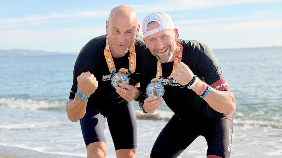 Herbert de Vries (links) und Clemens Köster vom MTV Aurich nahmen an der Ironman-Weltmeisterschaft in Marbella teil. Foto: privat