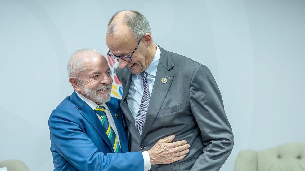 „Er kam nach Brasilien, aber sein Kopf blieb in Berlin“, sagt Lula über Merz. Foto: Michael Kappeler/dpa-pool/dpa