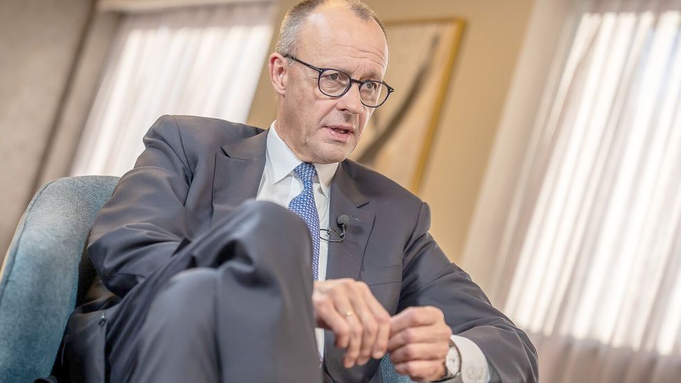 Kanzler Friedrich Merz (CDU) äußert sich nach dem G20-Gipfel im südafrikanischen Johannesburg in verschiedenen Interviews auch zu den Verhandlungen über den 28-Punkte-Plan der USA für einen Frieden in der Ukraine. Foto: Michael Kappeler/dpa