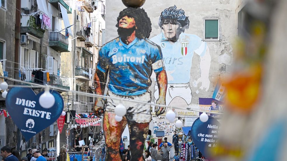 Maradona spielte 1984 bis 1991 in Neapel. (Archivbild) Foto: Arne Dedert