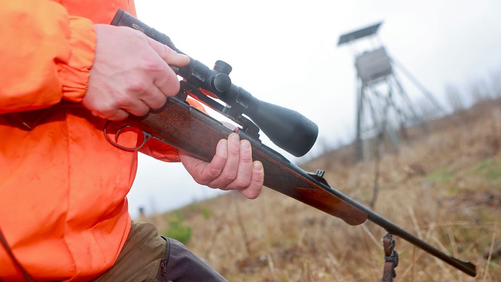 Bei einer Treibjagd schoss eine Jägerin aus Versehen auf Spaziergänger. Foto: DPA