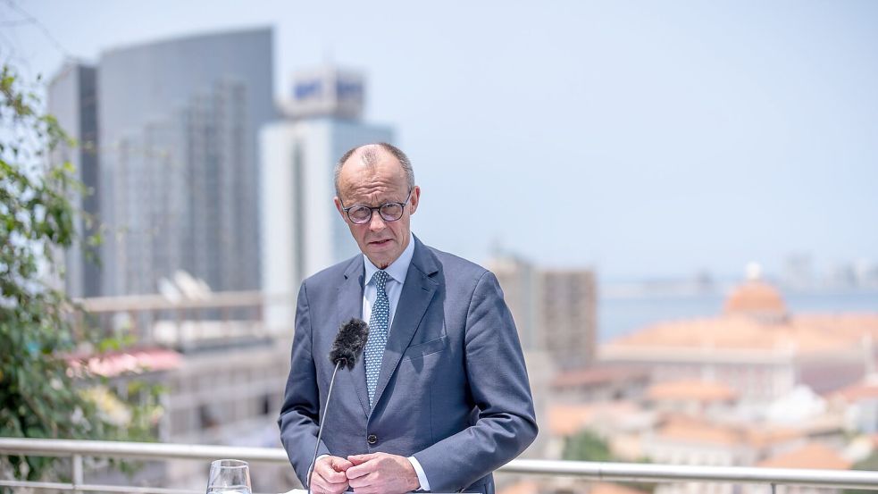 Bundeskanzler Friedrich Merz bremst Hoffnungen auf einen allzu schnellen Durchbruch bei den Ukraine-Verhandlungen. Foto: Michael Kappeler/dpa