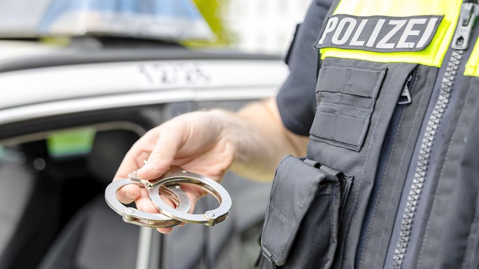 In Osnabrück endete eine Verkehrskontrolle mit einer Festnahme. Foto: Sebastian Dannenberg