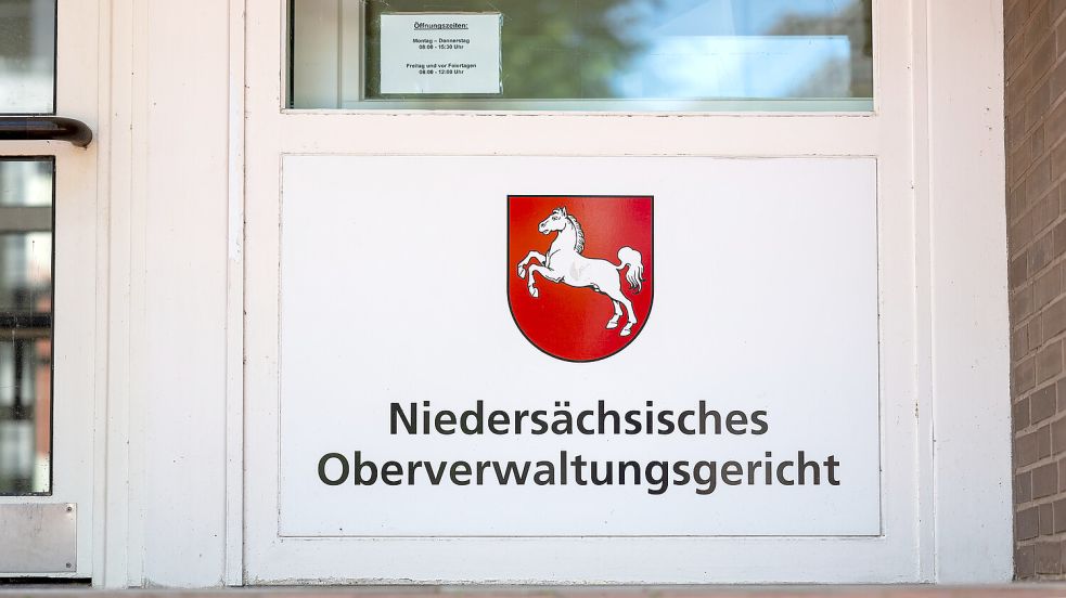 Der 1. Senat des Niedersächsischen Oberverwaltungsgerichts hat mit Beschluss vom 21. November 2025 den Eilantrag des Nabu gegen die Baugenehmigung für eine neue Sportanlage in Marienhafe überwiegend abgelehnt. Foto: DPA