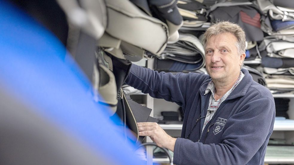 Jörg Dilge bei der Arbeit in seinem Cabrio-Zentrum Osnabrück. Der Unternehmer ist erster Landratskandidat der AfD im Osnabrücker Land. Foto: André Havergo