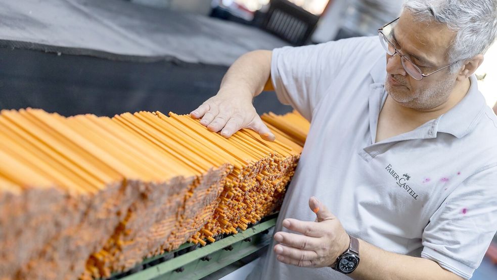 Der fränkische Schreibwarenhersteller Faber-Castell will 130 Stellen in Deutschland abbauen. (Archivbild) Foto: Daniel Karmann