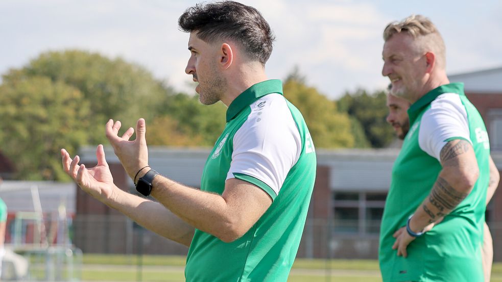 Eintracht Trainer Jannik Swieter kann mit seiner Mannschaft eine eindrucksvolle Bilanz im Kalenderjahr vorweisen. Von 90 möglichen Punkten holte Ihlow satte 73. Foto: Helmut Vortanz