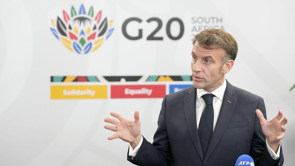 Emmanuel Macron äußerte sich zu militärischen Sicherheitsgarantien. (Archivbild) Foto: Thibault Camus/AP/dpa